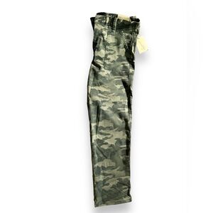 Universal Threads- Brand New Never Worn Camouflage Cargo